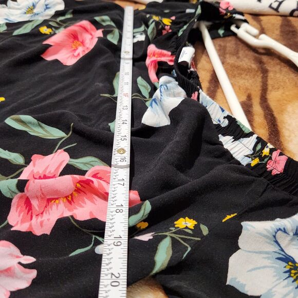 Old Navy Crop Top Size Large Black Floral Wide Neck Tropical Blouse - Picture 2 of 7